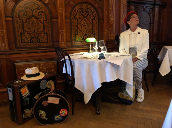 Kbh med Märta (24) Kgl väntsalen Malmö